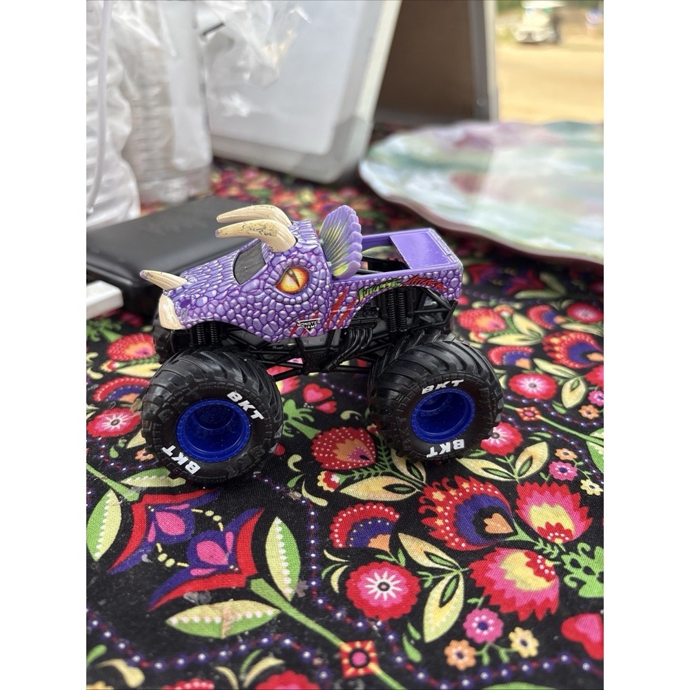 Spin Master Monster Jam 2022 Series 23 Purple Jurassic Attack 1:64 Truck